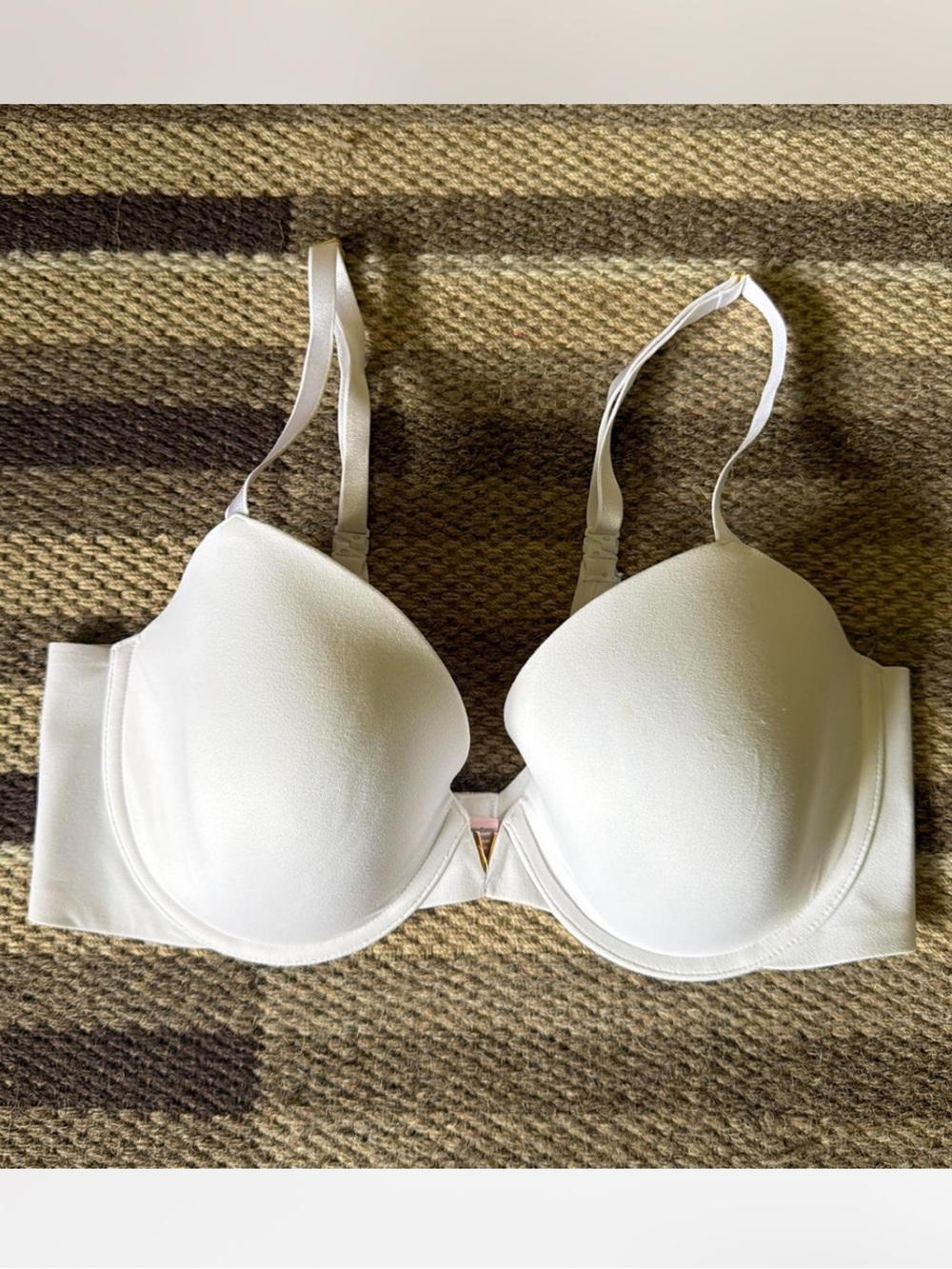 Victoria's Secret lined Demi white love cloud smooth bra 36D